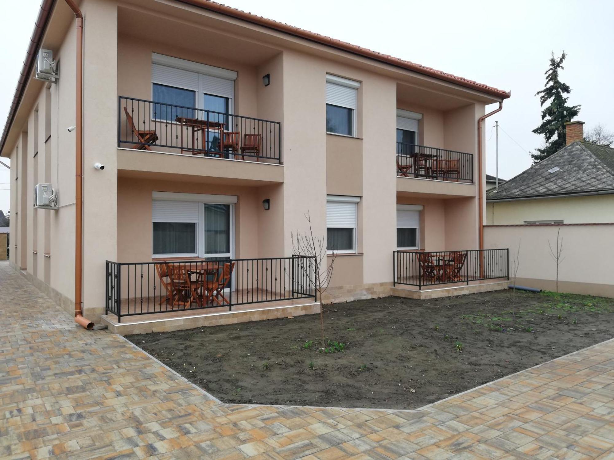 Imola Es Andrea Apartmanhaz 3 Hajdúszoboszló المظهر الخارجي الصورة