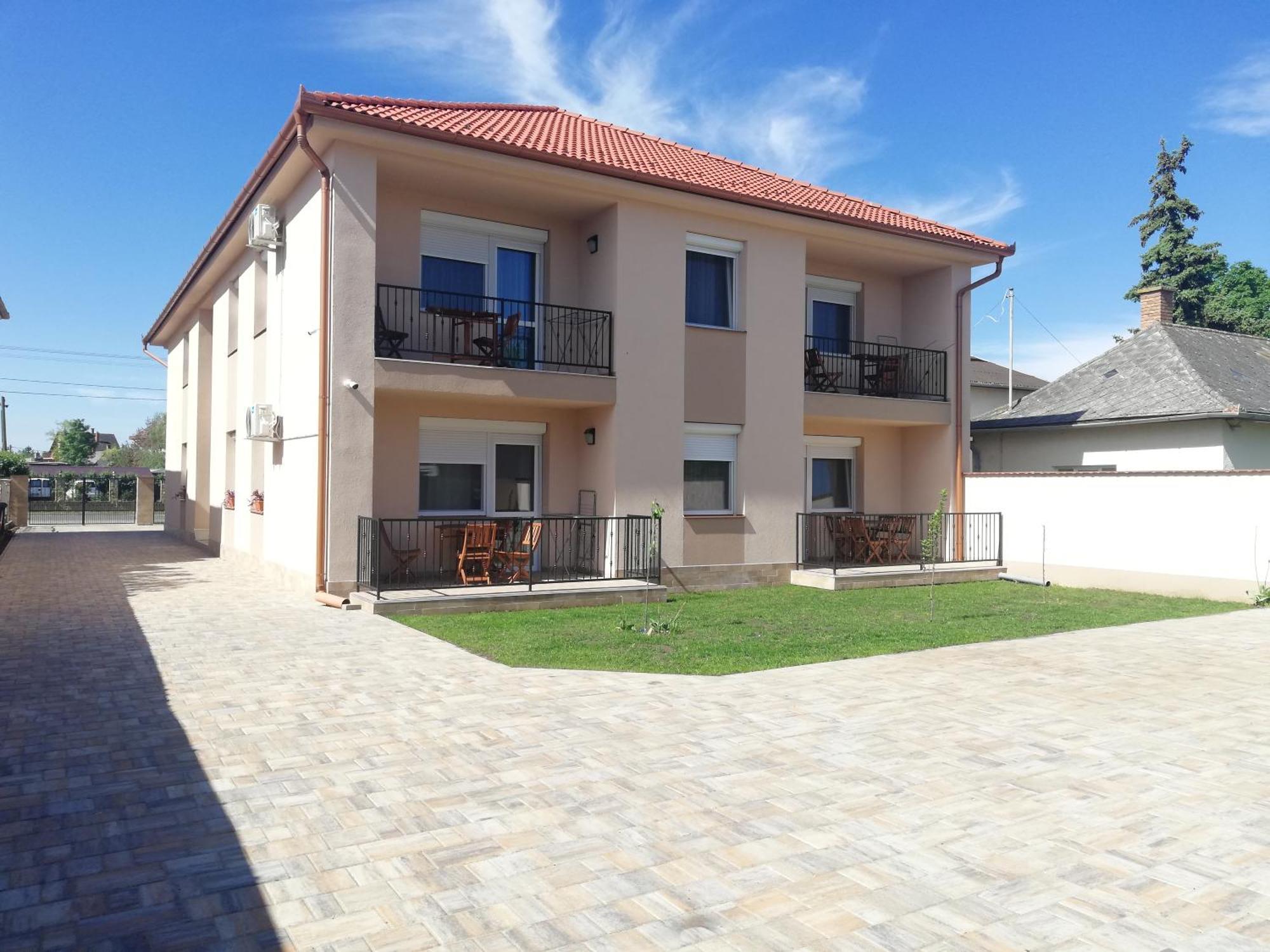 Imola Es Andrea Apartmanhaz 3 Hajdúszoboszló المظهر الخارجي الصورة